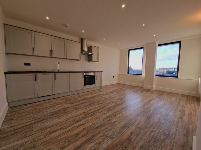 1 Bedroom Apartment To Rent In Kingsbridge Point, SN1