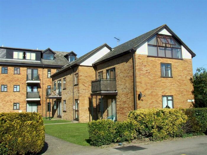 2 Bedroom Flat To Rent In The Everglades, London Road Hadleigh, Benfleet, SS7