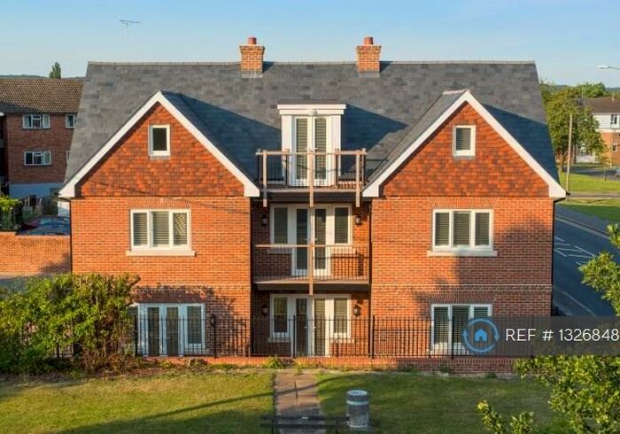 2 Bedroom Flat To Rent In Little Marlow Road, Marlow, SL7