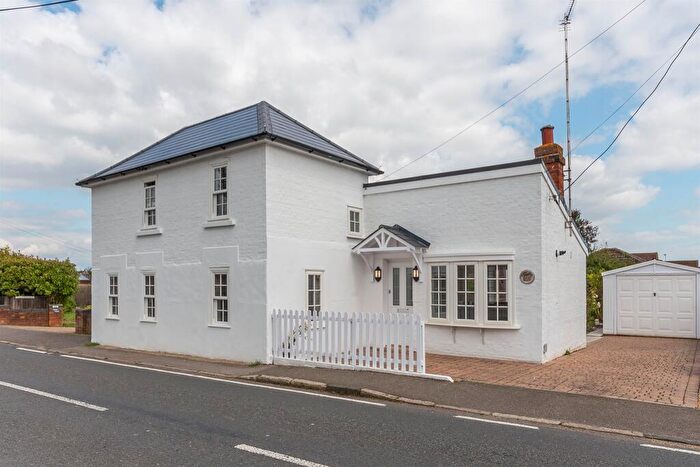 3 Bedroom Detached House For Sale In Summerhill, Althorne, CM3