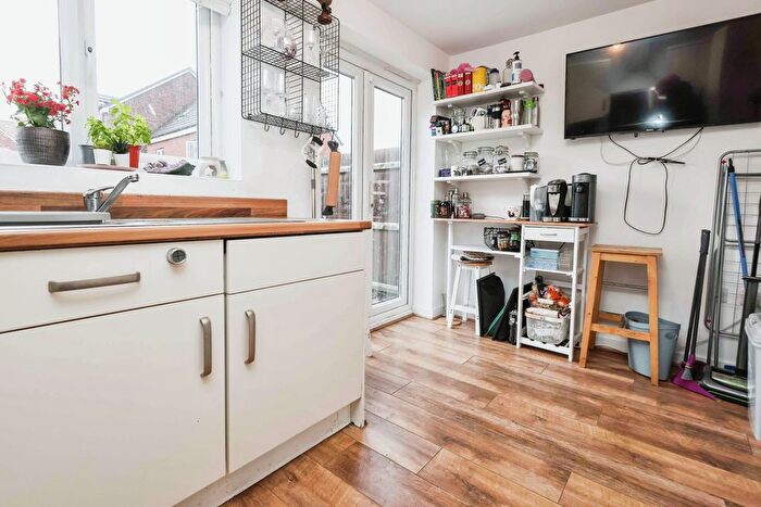 3 Bedroom End Of Terrace House For Sale In Arkell Way, Birmingham, West Midlands, B29