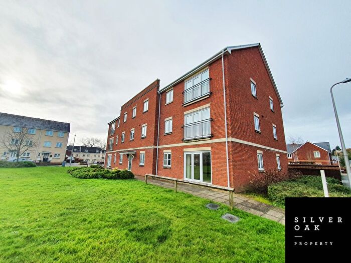 2 Bedroom Flat To Rent In Clayton Drive, Pontarddulais, Swansea, SA4