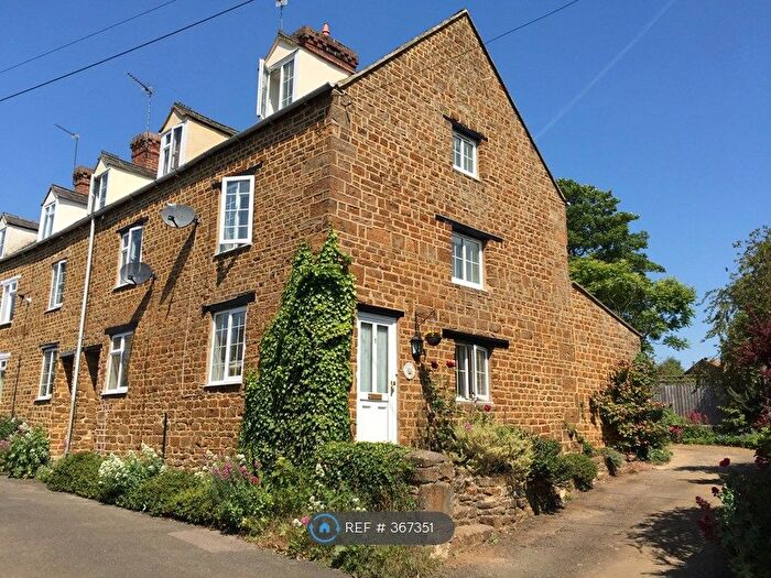 2 Bedroom Semi-detached House To Rent In Parsons St, Banbury, OX17