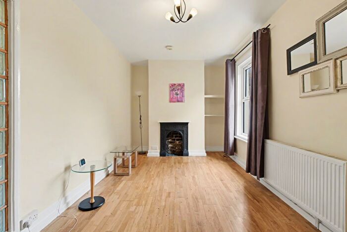 1 Bedroom Flat For Sale In Kingswood Road, London, SW2