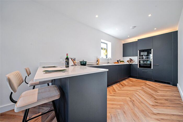2 Bedroom Flat For Sale In Blackfen Road, Sidcup, DA15 - Photo 2