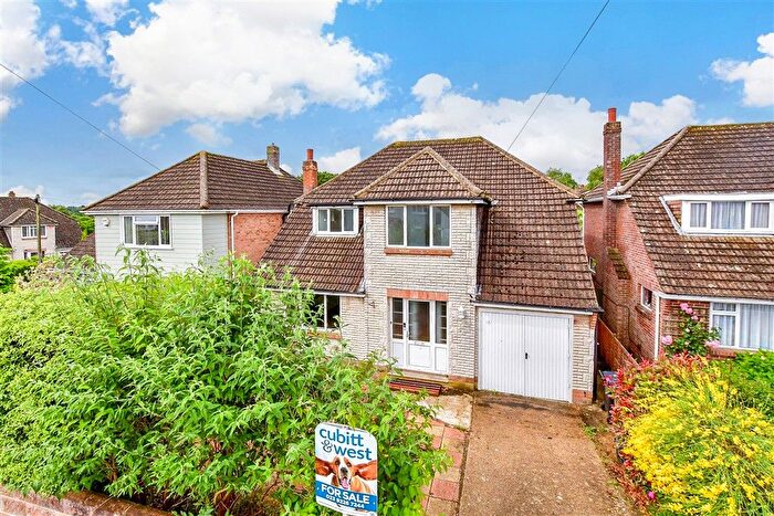 4 Bedroom Detached House For Sale In Foxes Close, Waterlooville, Hampshire, PO7