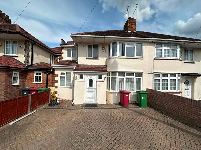 5 Bedroom Semi-Detached House To Rent In Slough, Berkshire, SL1