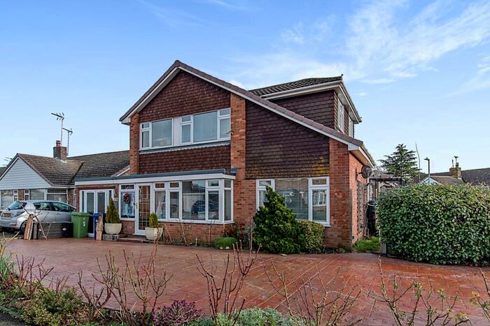 4 Bedroom Detached House To Rent In Hamilton Crescent, Sittingbourne, ME10