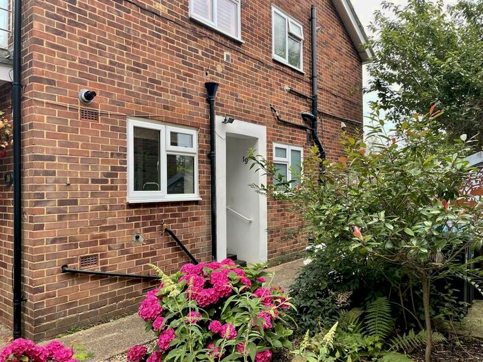 2 Bedroom Maisonette To Rent In Court Road, Godstone, RH9