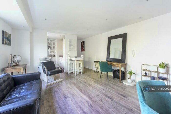 1 Bedroom Flat To Rent In Church Street, Weybridge, KT13