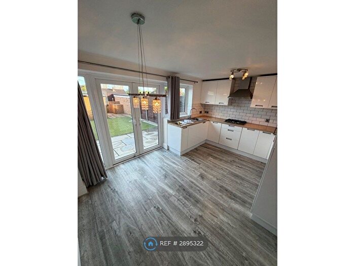 3 Bedroom Semi Detached House To Rent In Butely Road, Luton, LU4