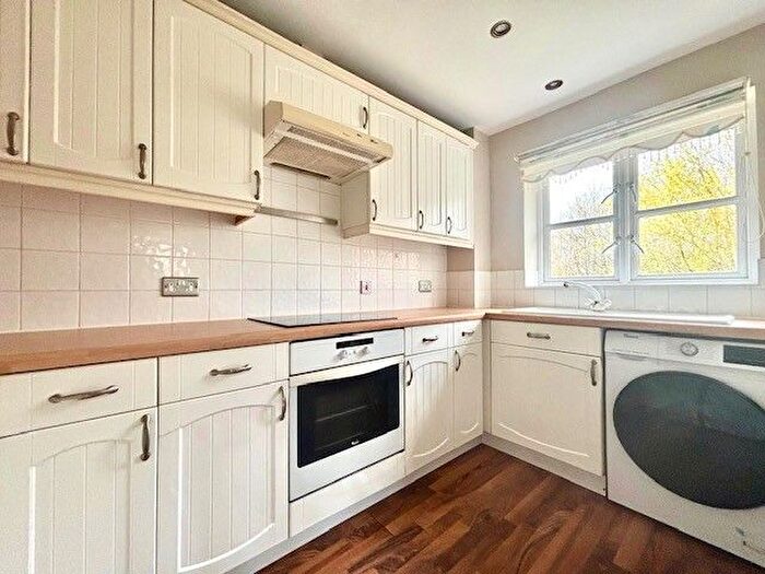 1 Bedroom Flat To Rent In Burrows Chase, Waltham Abbey, EN9