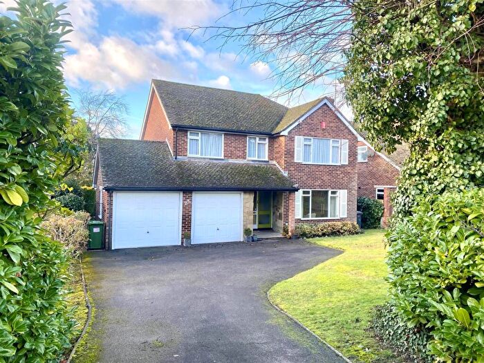 4 Bedroom Detached House For Sale In Heath Road, Little Heath, Potters Bar, EN6