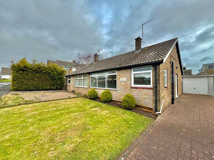 2 Bedroom Semi-Detached Bungalow To Rent In Bed Semi-Detached Bungalow, Harewood Avenue, Bridlington, YO16