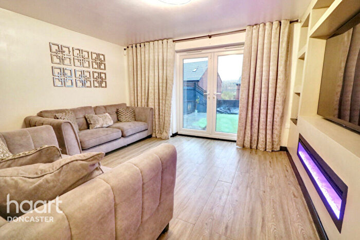 3 Bedroom Semi-Detached House For Sale In Country Way, Woodlands Doncaster, DN6