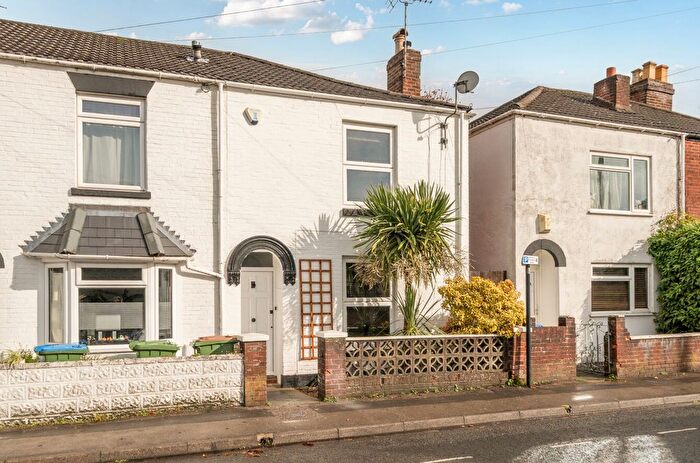 2 Bedroom Detached House For Sale In Cedar Road, Inner Avenue, Southampton, Hampshire, SO14