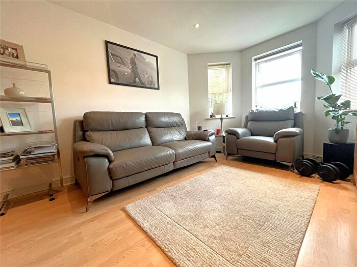 2 Bedroom Flat For Sale In Heathcote Road, Camberley, Surrey, GU15