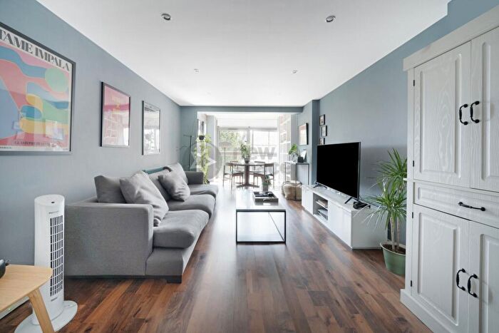 2 Bedroom Flat To Rent In Gosse Court, Downham Road, Haggerston, N1