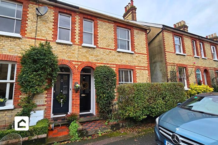 2 Bedroom End Of Terrace House To Rent In Norbury Road, Reigate, Surrey, RH2