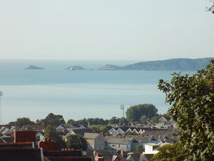 2 Bedroom Flat To Rent In Penlan Crescent, Swansea, SA2