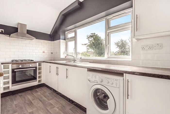 2 Bedroom Maisonette To Rent In Brewery Road, Bromley, Kent, BR2