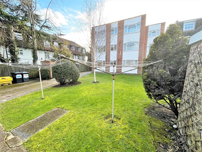 1 Bedroom Flat To Rent In Churchfields, South Woodford, London, E18