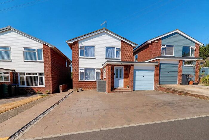 3 Bedroom Detached House For Sale In Colne Close, Worthing, BN13