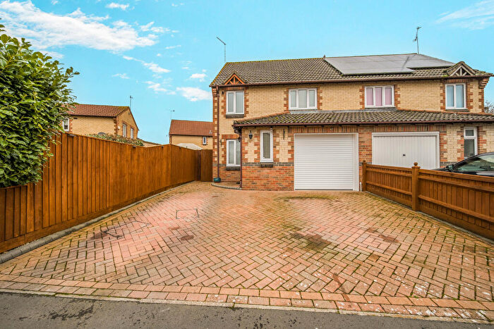 3 Bedroom Semi Detached House For Sale In Chicory Close, Pembroke Park, Swindon, SN2