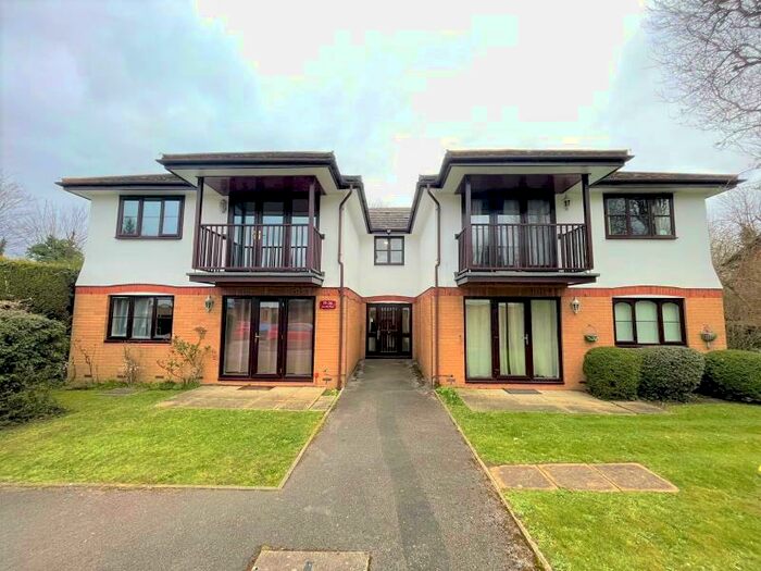 1 Bedroom Apartment To Rent In Addlestone, KT15