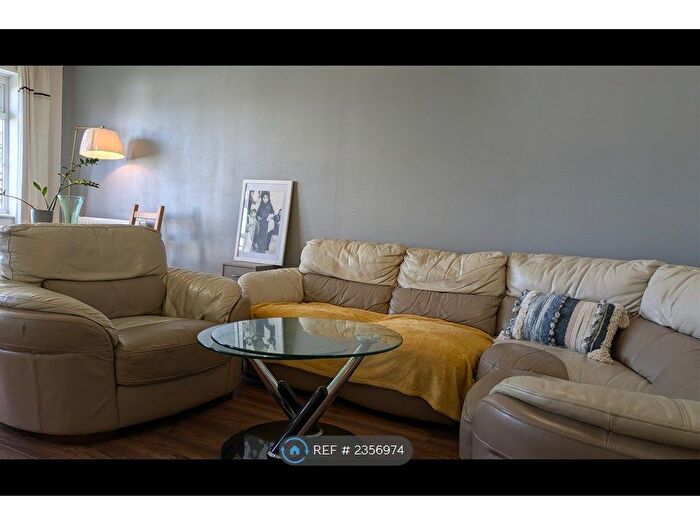 2 Bedroom Flat To Rent In Aspen Court, Ilford, IG5