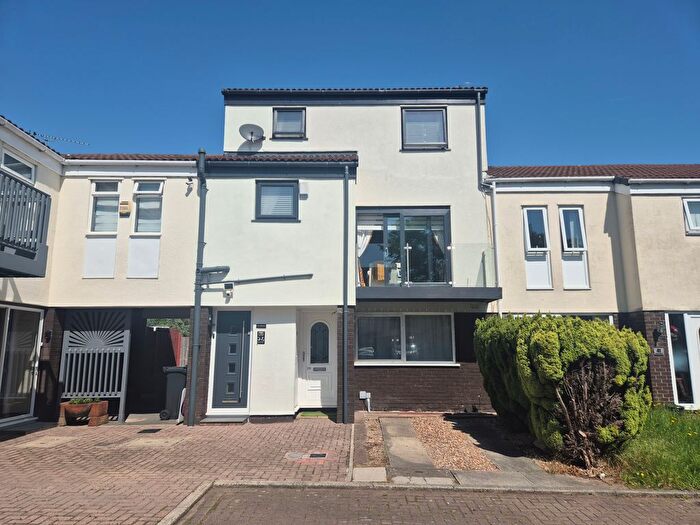 3 Bedroom Mews To Rent In Marina Village, Preston Brook, Runcorn, WA7