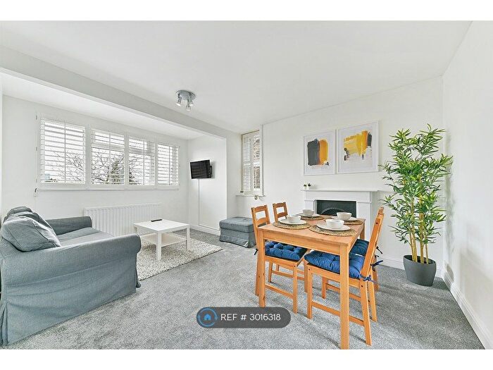 2 Bedroom Flat To Rent In Longley Road, London, SW17