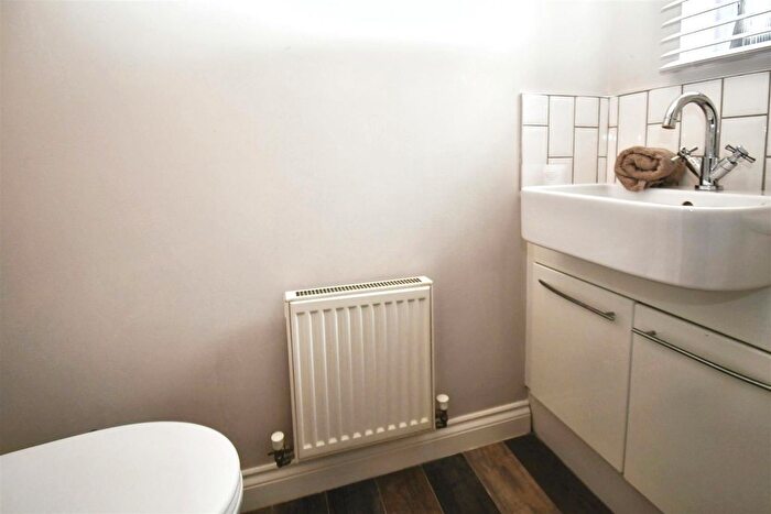 3 Bedroom Terraced House For Sale In Rivelin Park, Kingswood, Hull, HU7