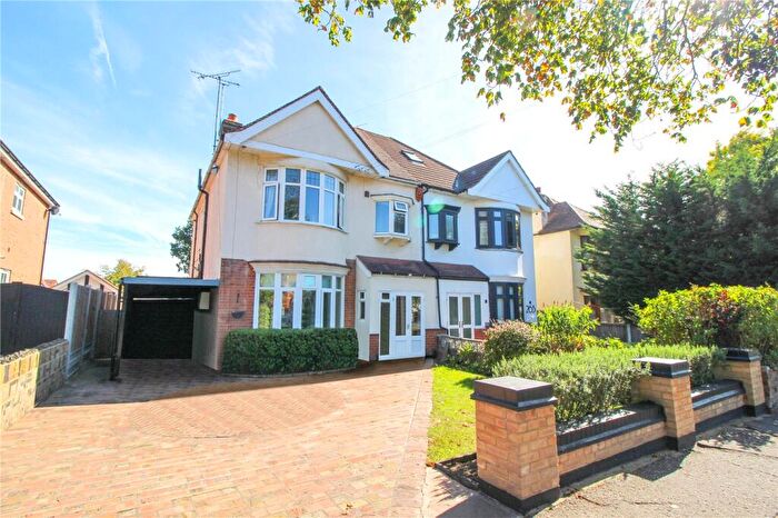 2 Bedroom Apartment For Sale In Southbourne Grove, Westcliff-on-Sea, Essex, SS0