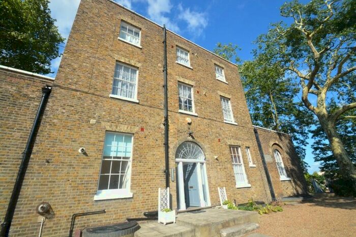 2 Bedroom Flat To Rent In Vicarage Park, London, SE18