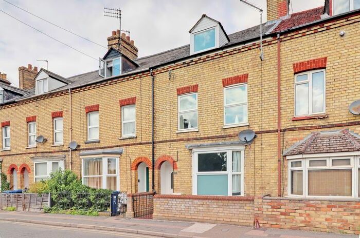 4 Bedroom Town House To Rent In Priory Road, Huntingdon, Cambridgeshire. PE29