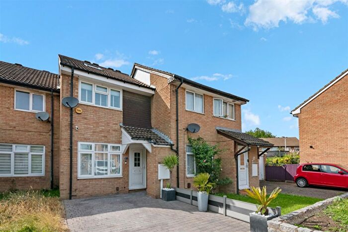 3 Bedroom Terraced House For Sale In Triandra Way, Hayes, UB4