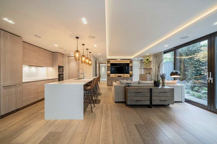 5 Bedroom Property To Rent In Victoria Mews, London, W11