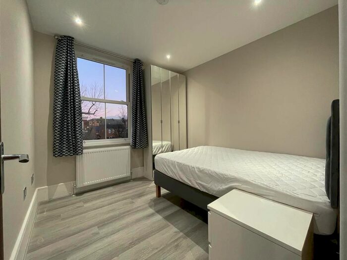 3 Bedroom Flat To Rent In Manor Avenue, Brockley, SE4