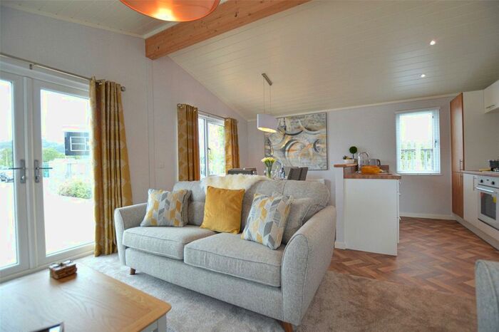 2 Bedroom Mobile/park Home For Sale In Maesmawr Farm Resort, Moat Lane, Caersws, Powys, SY17