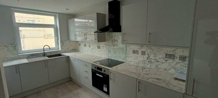 3 Bedroom Flat To Rent In Hampshire Court Upper St. James&#;s Street, Brighton, BN2