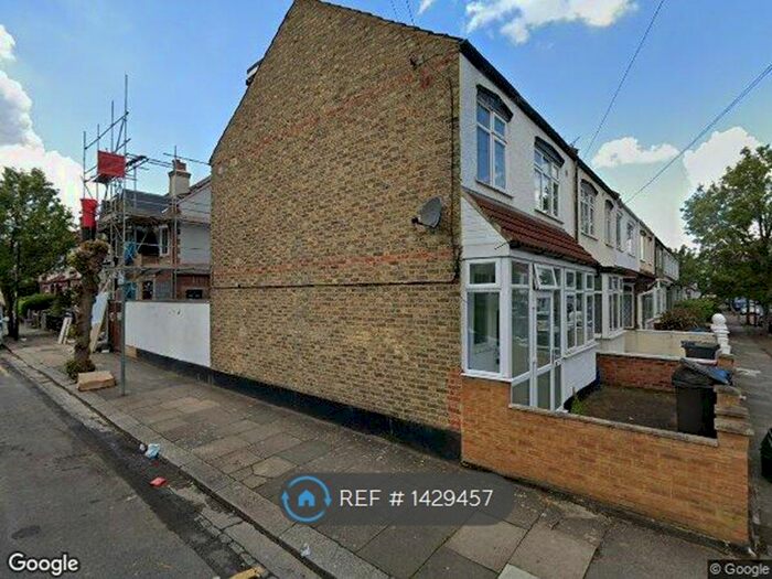 4 Bedroom End Of Terrace House To Rent In Seely Road, London, SW17