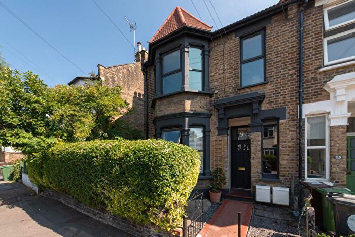 3 Bedroom Maisonette For Sale In Jersey Road, Leytonstone, London, E11