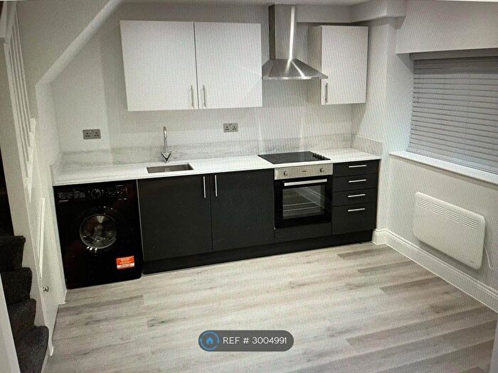 2 Bedroom Maisonette To Rent In Alexander Charles House, South Woodford, E18