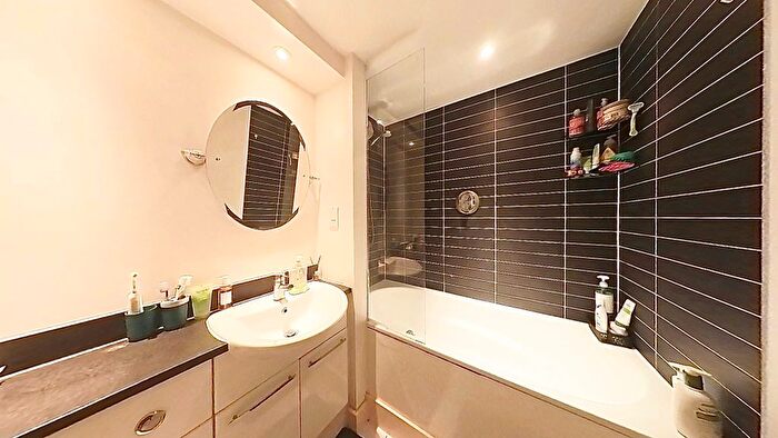1 Bedroom Flat To Rent In Neutron Tower, East India, E14