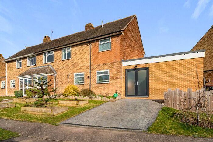 4 Bedroom Semi-Detached House To Rent In Courtenay Road, Wantage, OX12