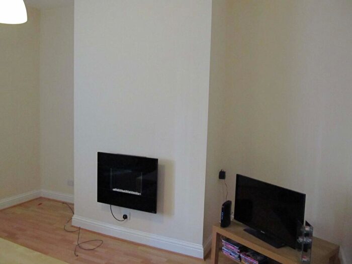 2 Bedroom Flat To Rent In Balmoral Terrace, Heaton, Newcastle Upon Tyne, NE6