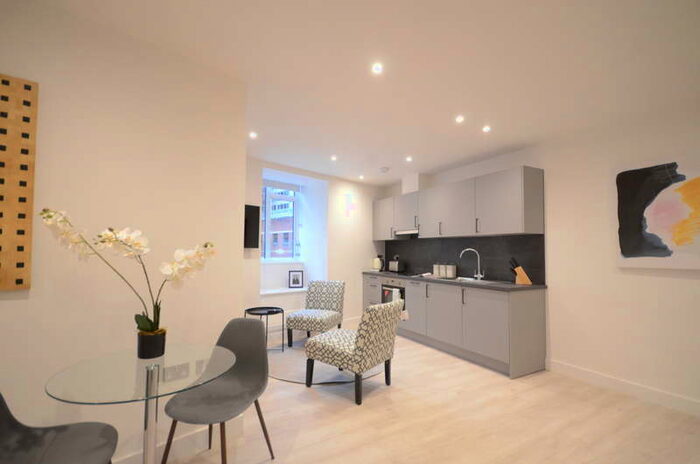 Flat To Rent In Broadway, SL6