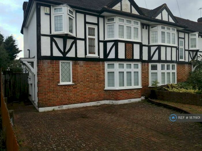 3 Bedroom End Of Terrace House To Rent In Cardinal Avenue, Kingston Upon Thames, KT2
