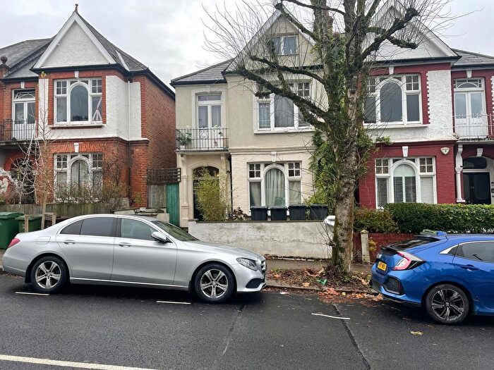 Studio To Rent In Westbere Road, West Hampstead London, NW2
